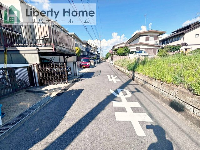 牛久市神谷1丁目01期　新築戸建の前面道路含む現地写真