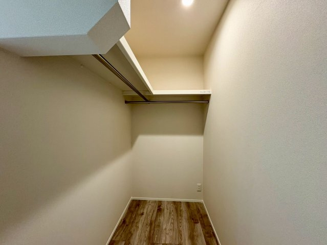 「大容量FCLあり」南国市後免町1号地　新築一戸建ての収納|洗面室の隣はファミリークローゼット！普段の衣類はここで管理☆