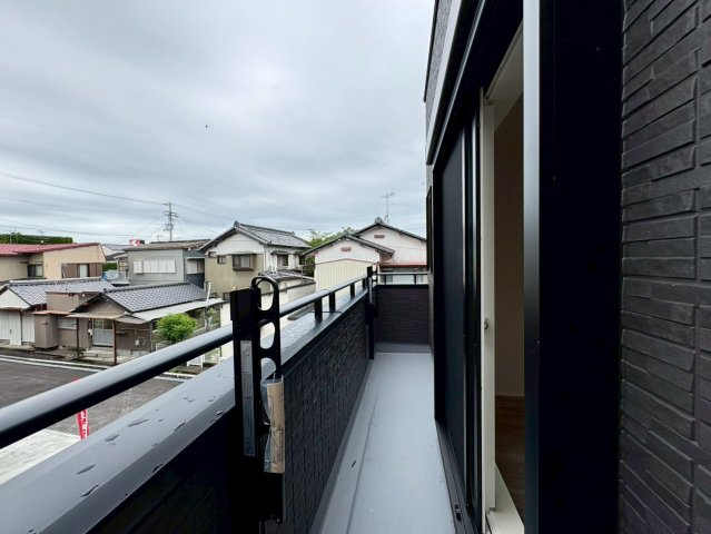 「大容量FCLあり」南国市後免町1号地　新築一戸建てのバルコニー|陽当たりが良く物干しスペースとして使いやすいバルコニーです。