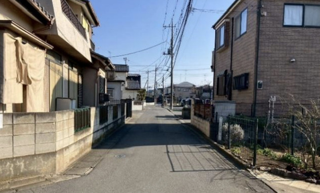 【前面道路含む現地写真】 | 鴻巣市小松3丁目　中古戸建