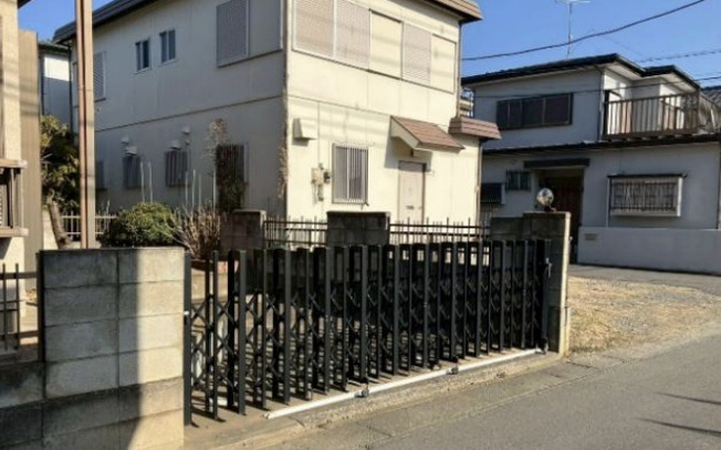 【前面道路含む現地写真】 | 鴻巣市小松3丁目　中古戸建