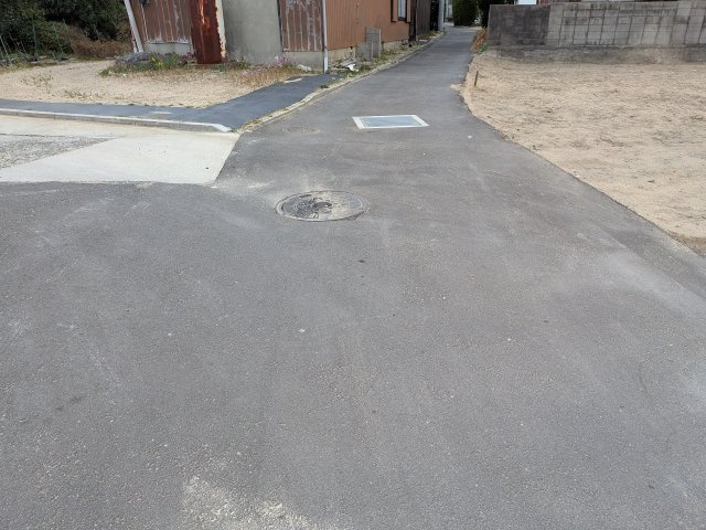 リナージュ常滑市蒲池町1期　1号棟の前面道路含む現地写真|●○前面道路○●