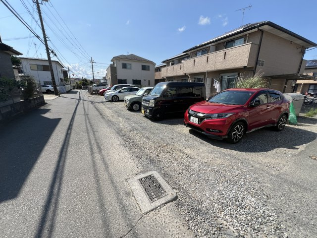 ヴィラコスモスC棟の駐車場