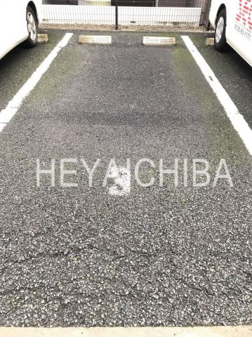ブルーメ石川の駐車場