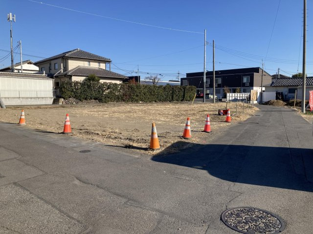 ブルーミングガーデン前橋市駒形町　1号棟（平屋）の前面道路含む現地写真|角地で陽当たりも良好です☆気持ち良い毎日が送れますよ！