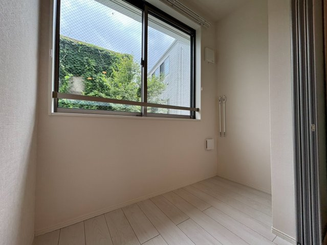 川崎市多摩区長尾６丁目のアパートの居間・リビング