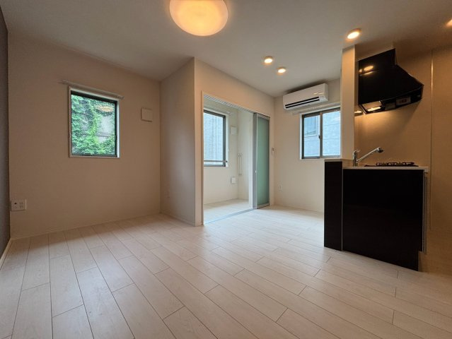 川崎市多摩区長尾６丁目のアパートの居間・リビング