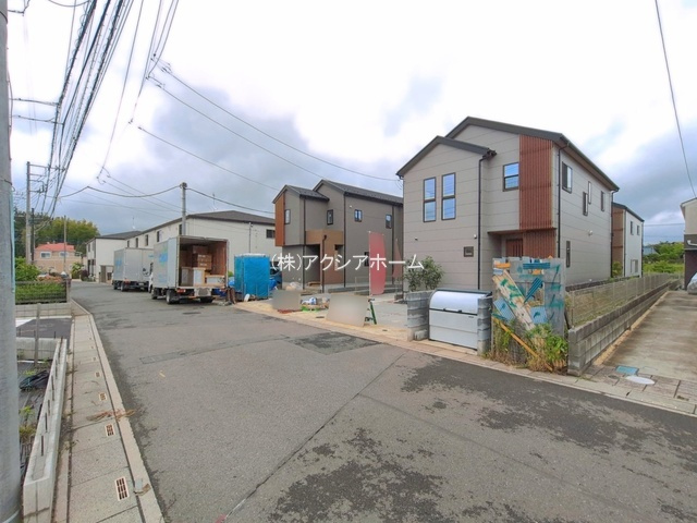 所沢市小手指南4丁目・全5棟　新築一戸建　1号棟の前面道路含む現地写真