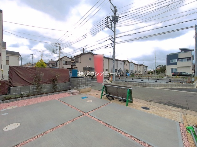 所沢市小手指南4丁目・全5棟　新築一戸建　1号棟の駐車場|カースペース2台 現地写真（2026年6月15日撮影）