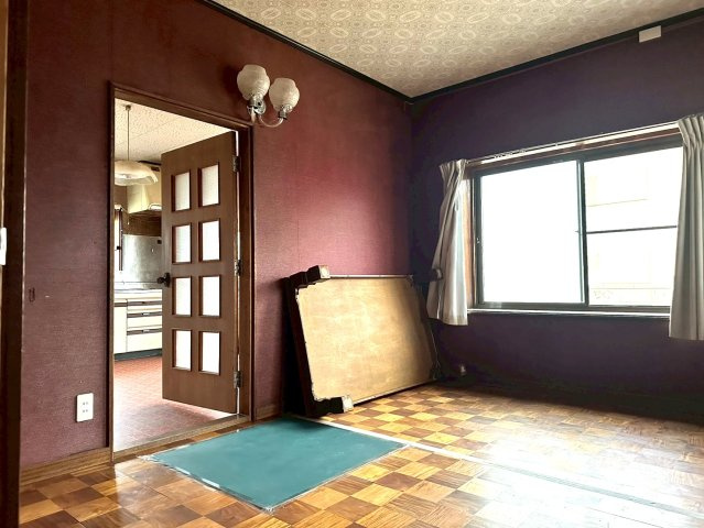 【洋室】 | 茨城県下妻市下妻戊　～生活利便施設が充実した街～ | キッチン直結のため、食事室や個室として多目的に利用可能。