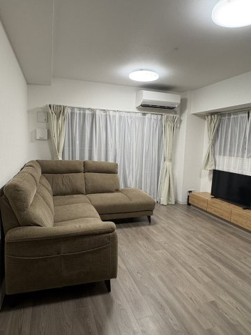 アルファスマート新居浜駅Ⅱの居間・リビング