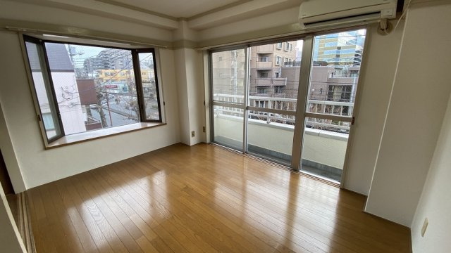 ターマ・サンゴ の居間・リビング