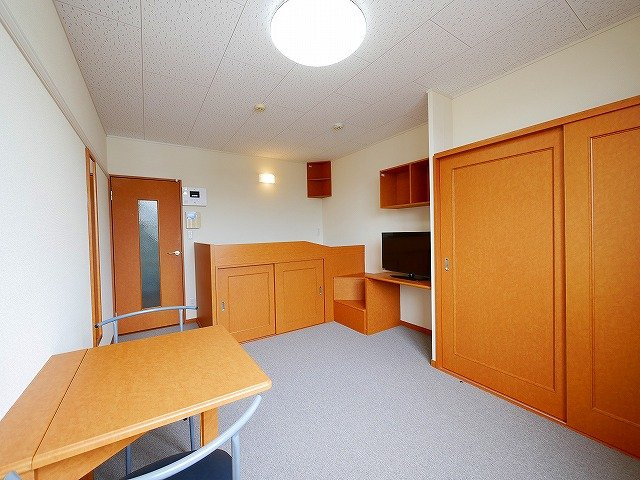 レオパレスゆとり　天理の居間・リビング|スタンダードな洋室です