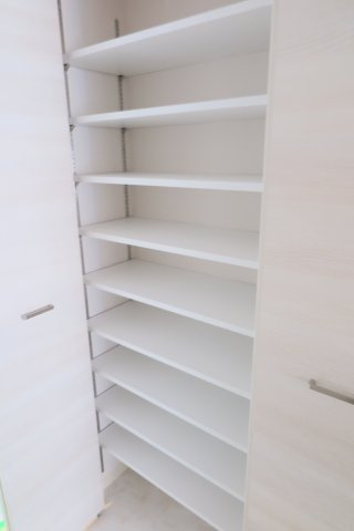 コーラルポワント難波WESTの収納