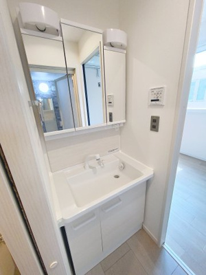 【独立洗面台】 | サウンドメゾン武蔵小杉 | ※同建物ほかのお部屋の写真です。