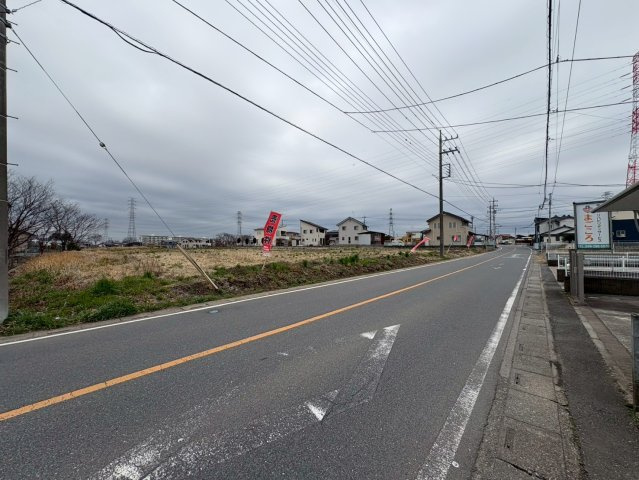 坂戸市中小坂　建築条件なし売地　「鶴ヶ島駅」徒歩30分　敷地80坪　【上谷小学区】の前面道路含む現地写真