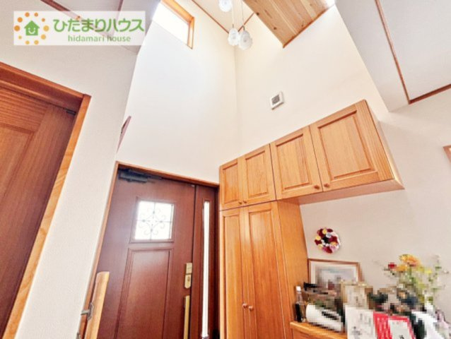 【玄関】 | つくば市豊里の杜2丁目　中古戸建 | 玄関上部も吹き抜けとなっております＼(^o^)／