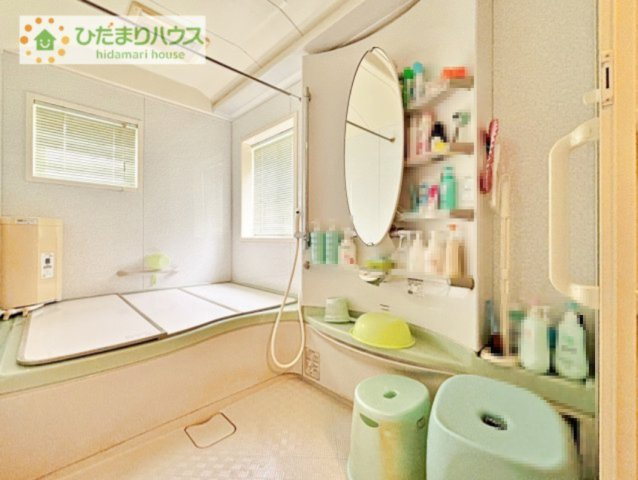 【浴室】 | つくば市豊里の杜2丁目　中古戸建 | 何歳まで一緒に入ってくれるだろうか・・・。
広いお風呂は、お子様と一緒に入るバスタイムがより楽しくなります。