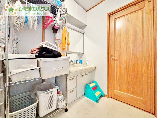 【独立洗面台】 | つくば市豊里の杜2丁目　中古戸建 | ゆったりとした洗面所で、忙しい朝の支度もストレスなくできますね♪