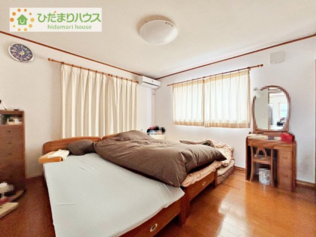 【寝室】 | つくば市豊里の杜2丁目　中古戸建 | 広めの主寝室は、ベッドの他にもパソコンデスクやドレッサーなども置けちゃいます(*^-^*)