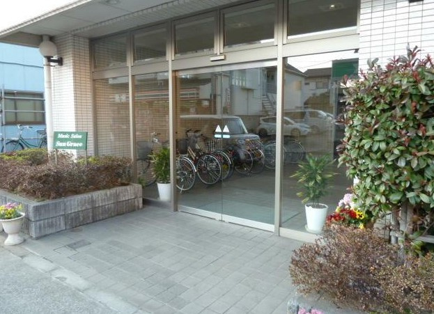 サングレース東府中のエントランス