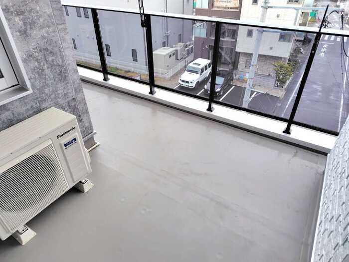 ☆２部屋にまたがる広々バルコニー☆