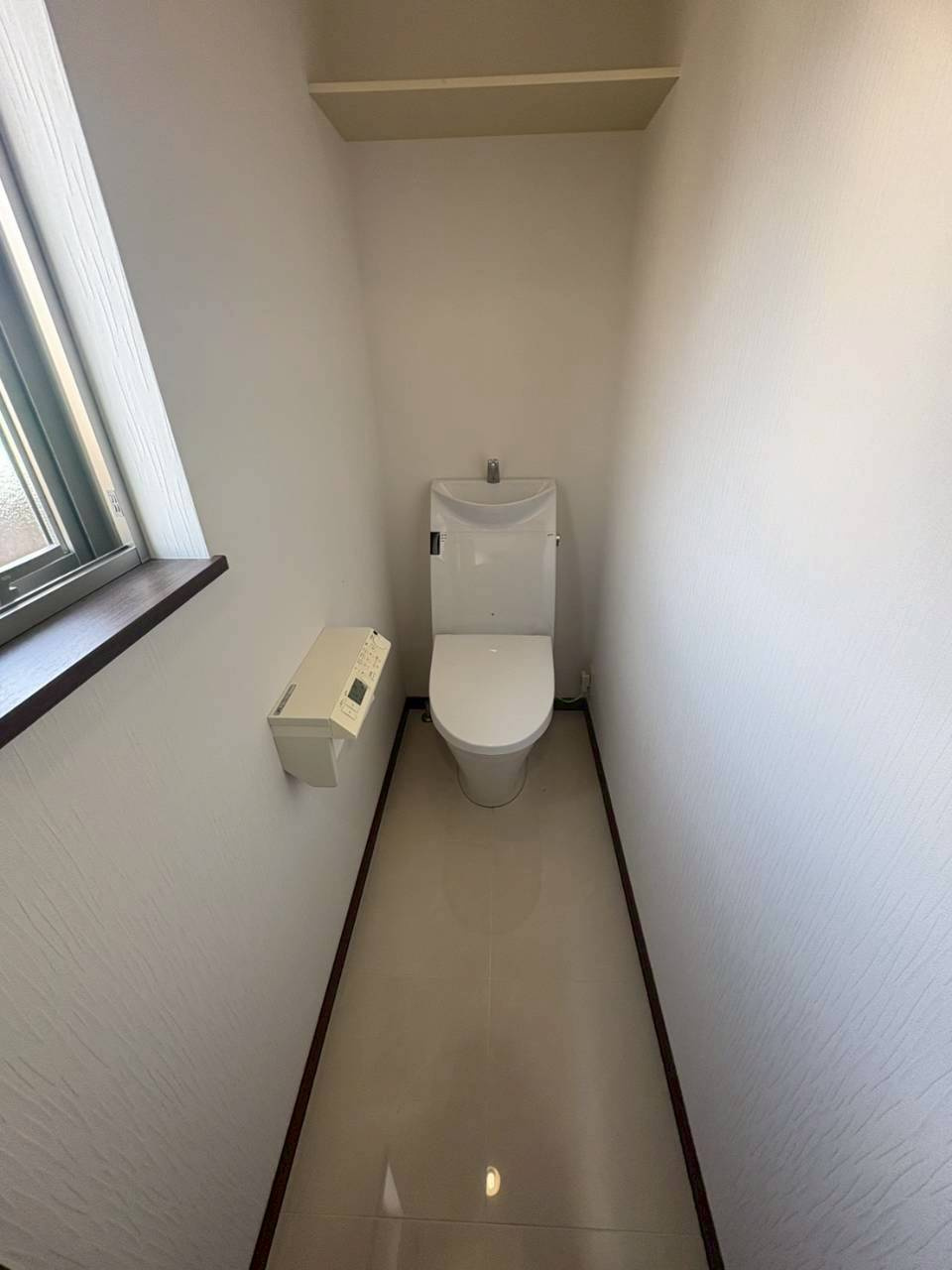 中央区飯田町中古戸建のトイレ