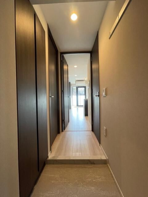 レジディア高田馬場の玄関