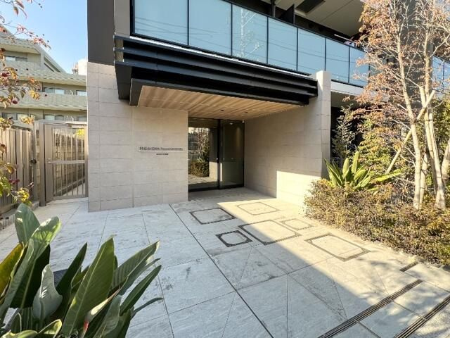レジディア高田馬場のエントランス