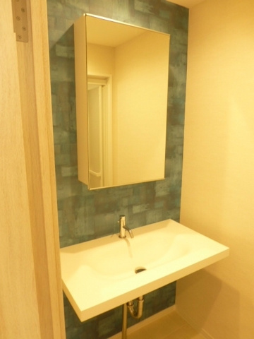 新品家具付きマンション高田2(KaGood東京)の洗面所