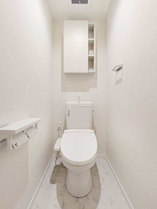 ☆温水洗浄・暖房便座付きトイレです☆