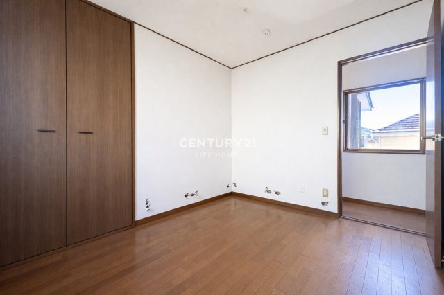 【洋室】 | 小田急線「新百合ヶ丘」中古戸建 | 広々とした洋室です