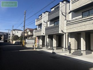 【前面道路含む現地写真】 | 塚田駅9分　見学可　北本町2　全4棟　A号棟 | 前面道路です♪