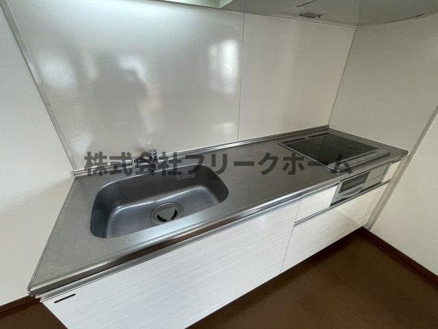 小金井市緑町５丁目のアパートのエントランス