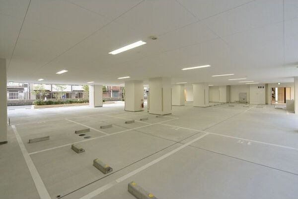 スプランディッド新大阪DUEの駐車場