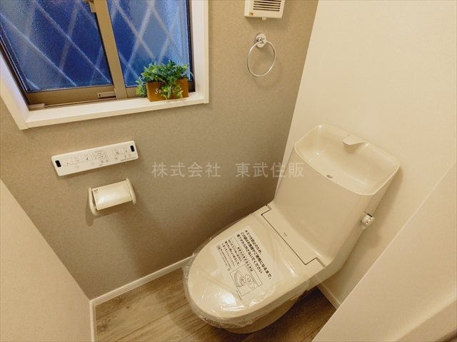 【トイレ】 | 川越市稲荷町　全１棟 | 落ち着いた色調のトイレです