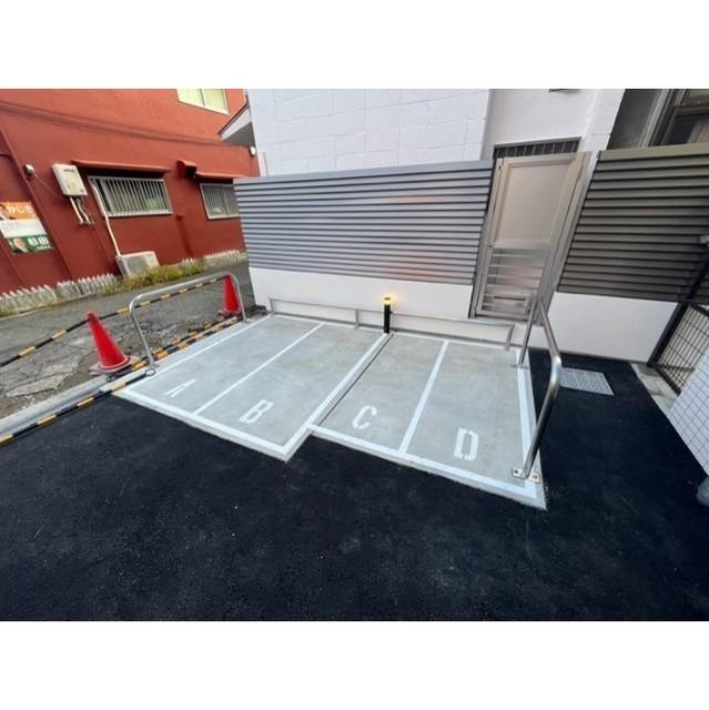 大阪市淀川区十三東４丁目の賃貸マンションの駐車場