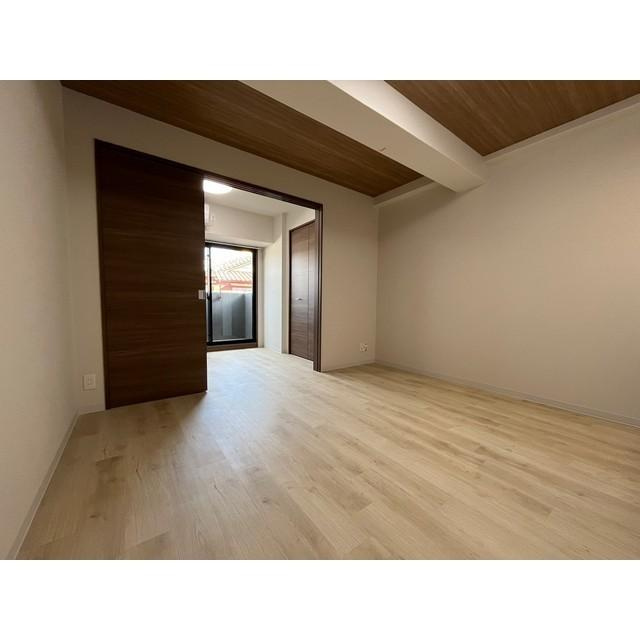 大阪市淀川区十三東４丁目の賃貸マンションの居間・リビング