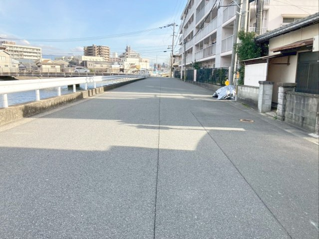 福岡市東区原田2丁目 土地の前面道路含む現地写真|前面道路幅員：8.4～8.5ｍ