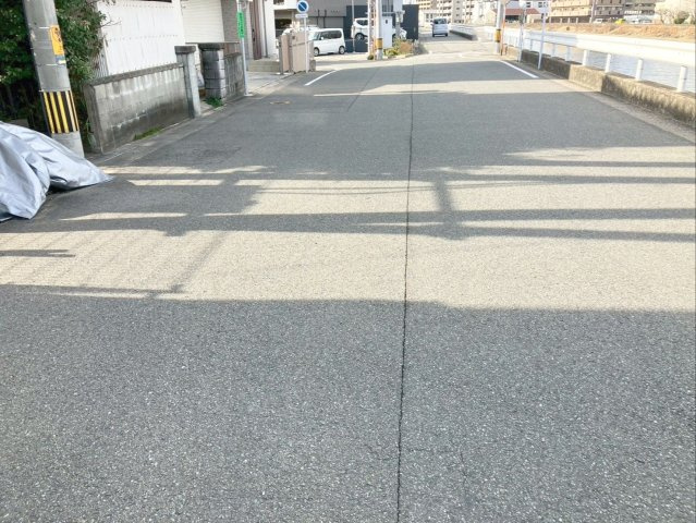福岡市東区原田2丁目 土地の前面道路含む現地写真|前面道路幅員：8.4～8.5ｍ
