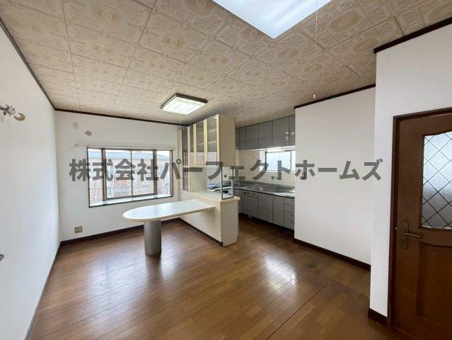 中宮西之町戸建　賃貸の居間・リビング|おしゃれなリビングです