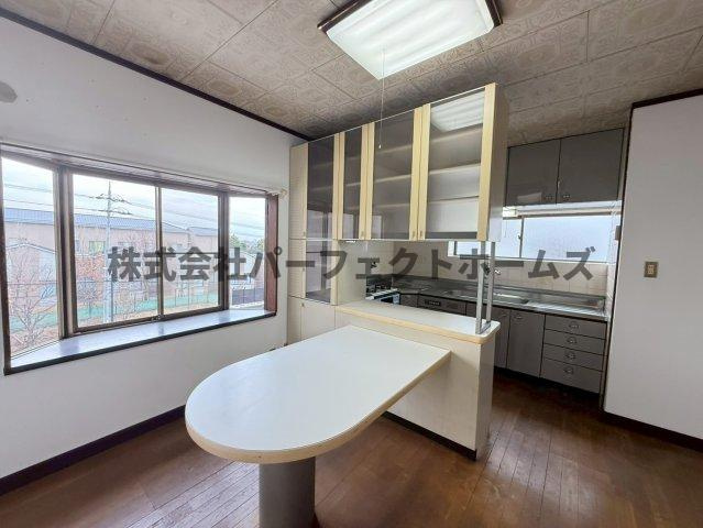 中宮西之町戸建　賃貸の居間・リビング|ゆったり過ごせるリビングです