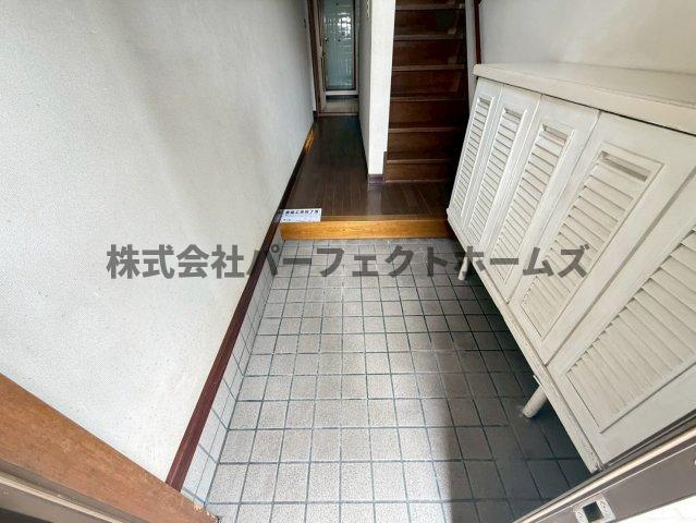 中宮西之町戸建　賃貸の玄関|収納もある玄関です