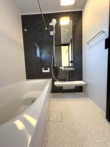 BEACH SIDE LIVING — 緑が浜の家の浴室