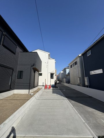 BEACH SIDE LIVING — 緑が浜の家の前面道路含む現地写真