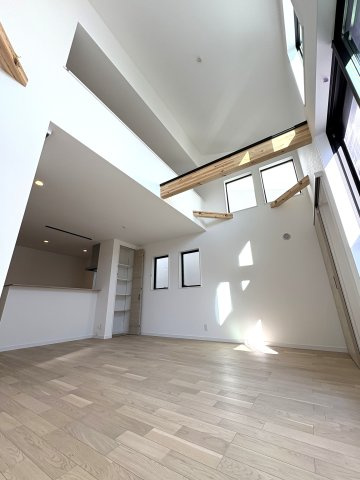 BEACH SIDE LIVING — 緑が浜の家の居間・リビング