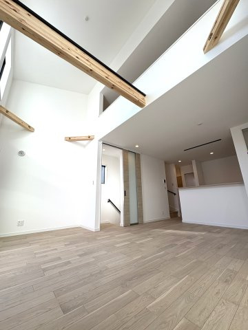 BEACH SIDE LIVING — 緑が浜の家の居間・リビング