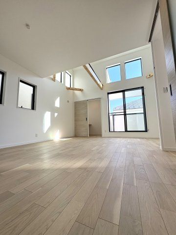 BEACH SIDE LIVING — 緑が浜の家の居間・リビング