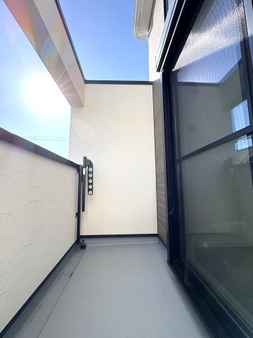 BEACH SIDE LIVING — 緑が浜の家のバルコニー