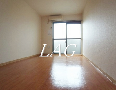 【居間・リビング】 | メゾン・ド・ルージュ | 洋室のお部屋です。